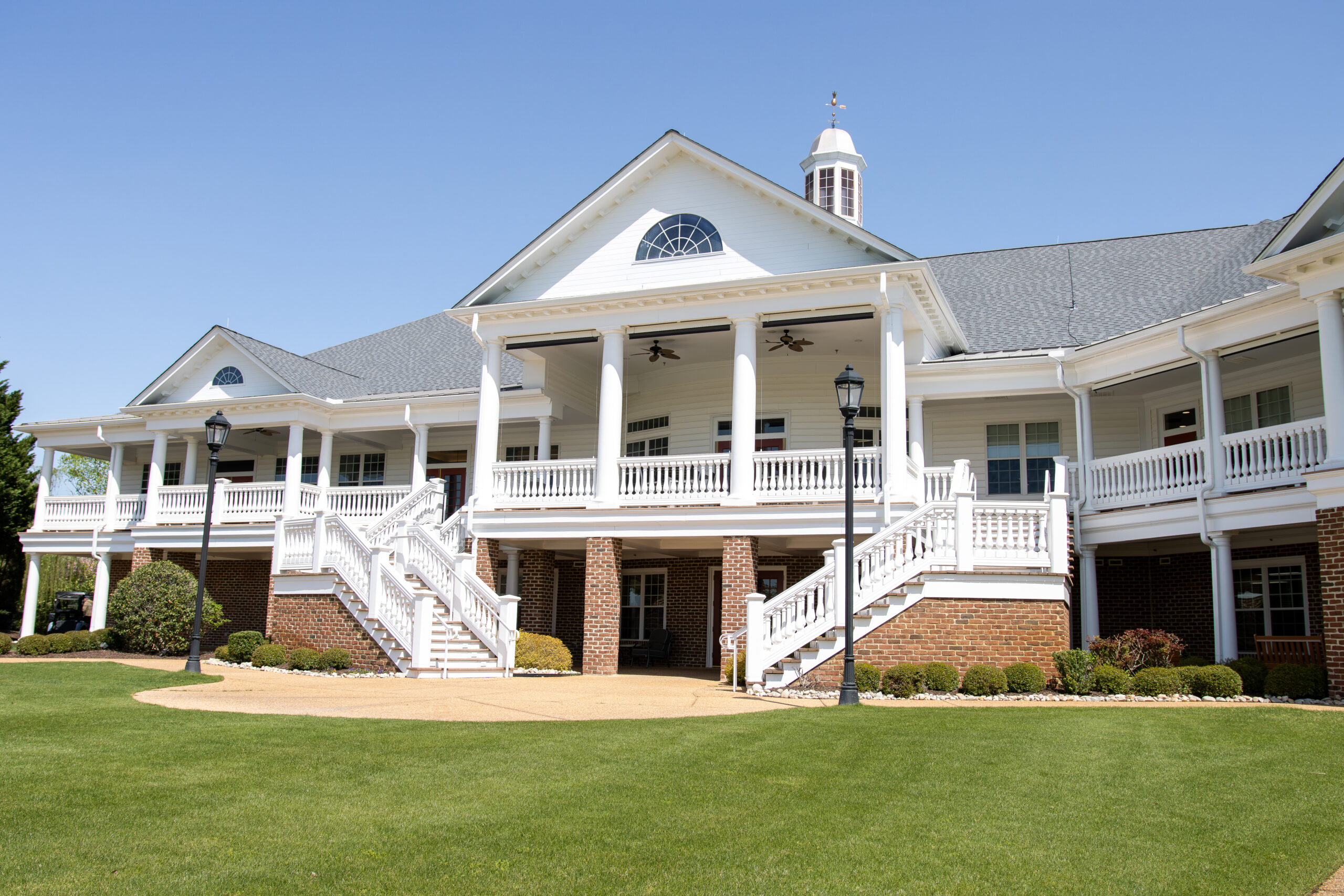 Historic Colonial Heritage wedding venue with white columns and elegant architecture